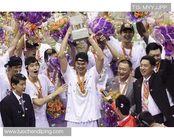 广东足球明星周姓传奇球员的成长与成就之路